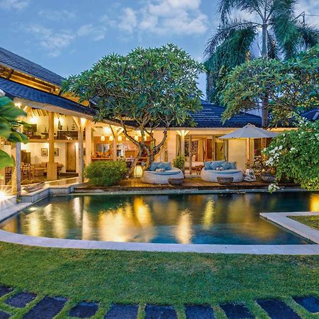 Villa Cinta Damai - Stunning & Stylish 4Br Luxury Villa In The Heart Of Seminyak, Just A 10-Min Walk To The Beach Exterior photo