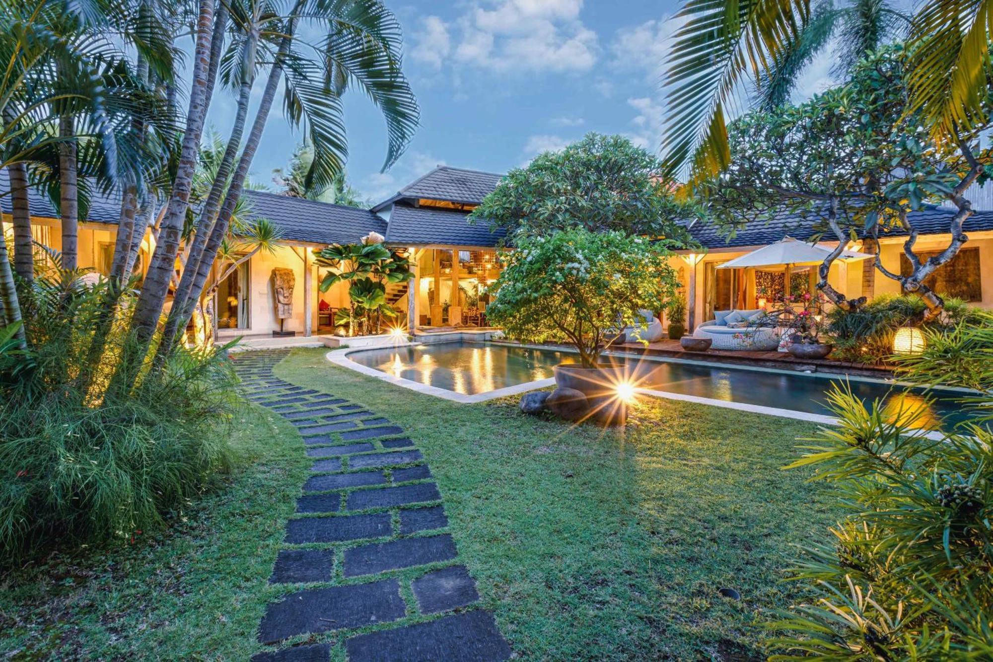 Villa Cinta Damai - Stunning & Stylish 4Br Luxury Villa In The Heart Of Seminyak, Just A 10-Min Walk To The Beach Exterior photo