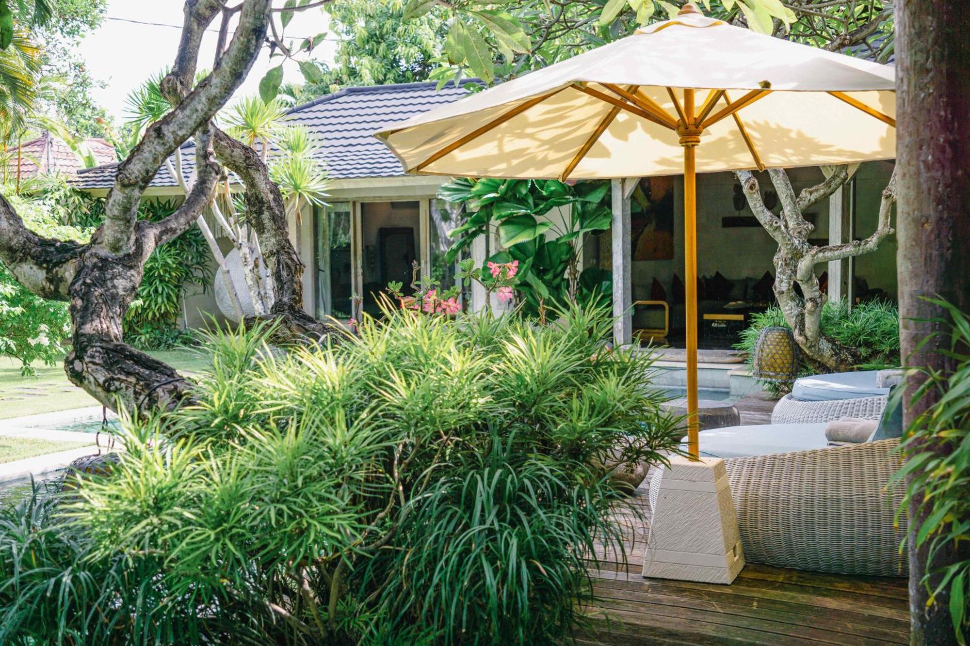 Villa Cinta Damai - Stunning & Stylish 4Br Luxury Villa In The Heart Of Seminyak, Just A 10-Min Walk To The Beach Exterior photo