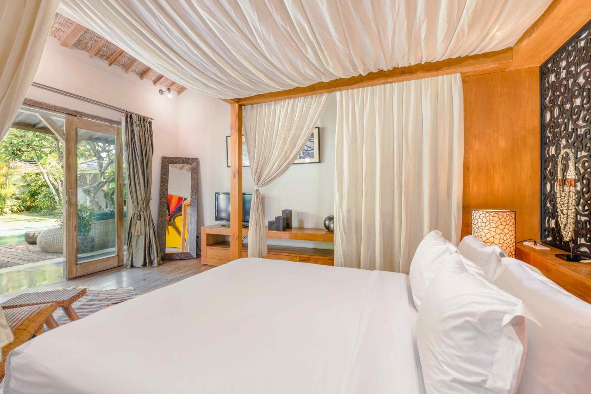 Villa Cinta Damai - Stunning & Stylish 4Br Luxury Villa In The Heart Of Seminyak, Just A 10-Min Walk To The Beach Exterior photo
