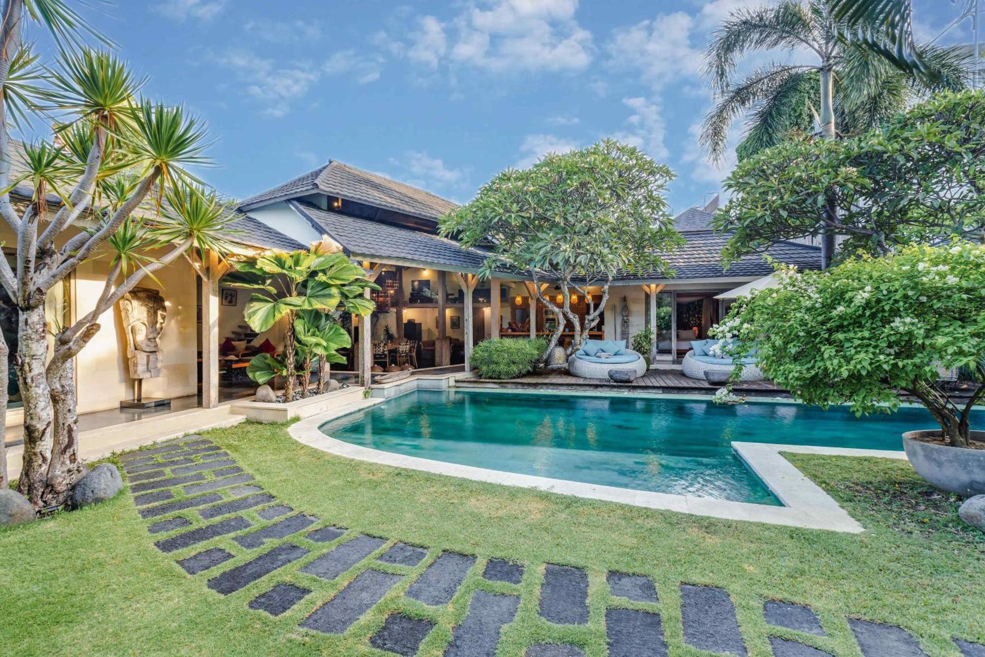 Villa Cinta Damai - Stunning & Stylish 4Br Luxury Villa In The Heart Of Seminyak, Just A 10-Min Walk To The Beach Exterior photo
